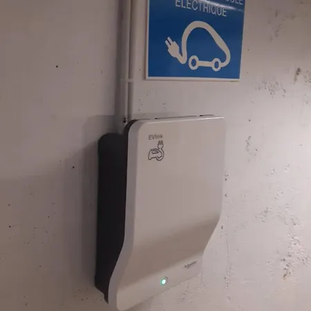 Piscine Indépendante Sans Vis à Vis Et Un Sans Accès Piscine 2 Possibilités Au Choix Avec Wifi Villa