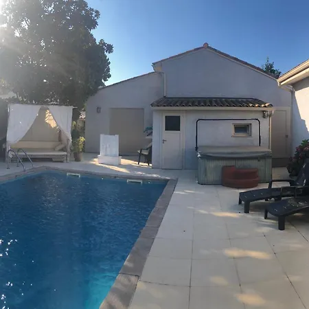 Piscine Indépendante Sans Vis à Vis Et Un Sans Accès Piscine 2 Possibilités Au Choix Avec Wifi Villa *