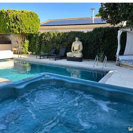 Piscine Independante Sans Vis A Vis Et Un Sans Acces Piscine 2 Possibilites Au Choix Avec Wifi Villa *