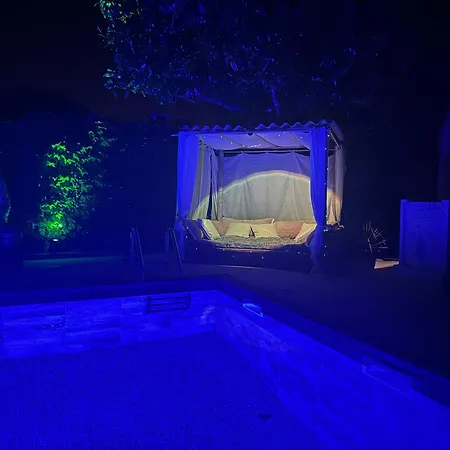 Piscine Indépendante Sans Vis à Vis Et Un Sans Accès Piscine 2 Possibilités Au Choix Avec Wifi *